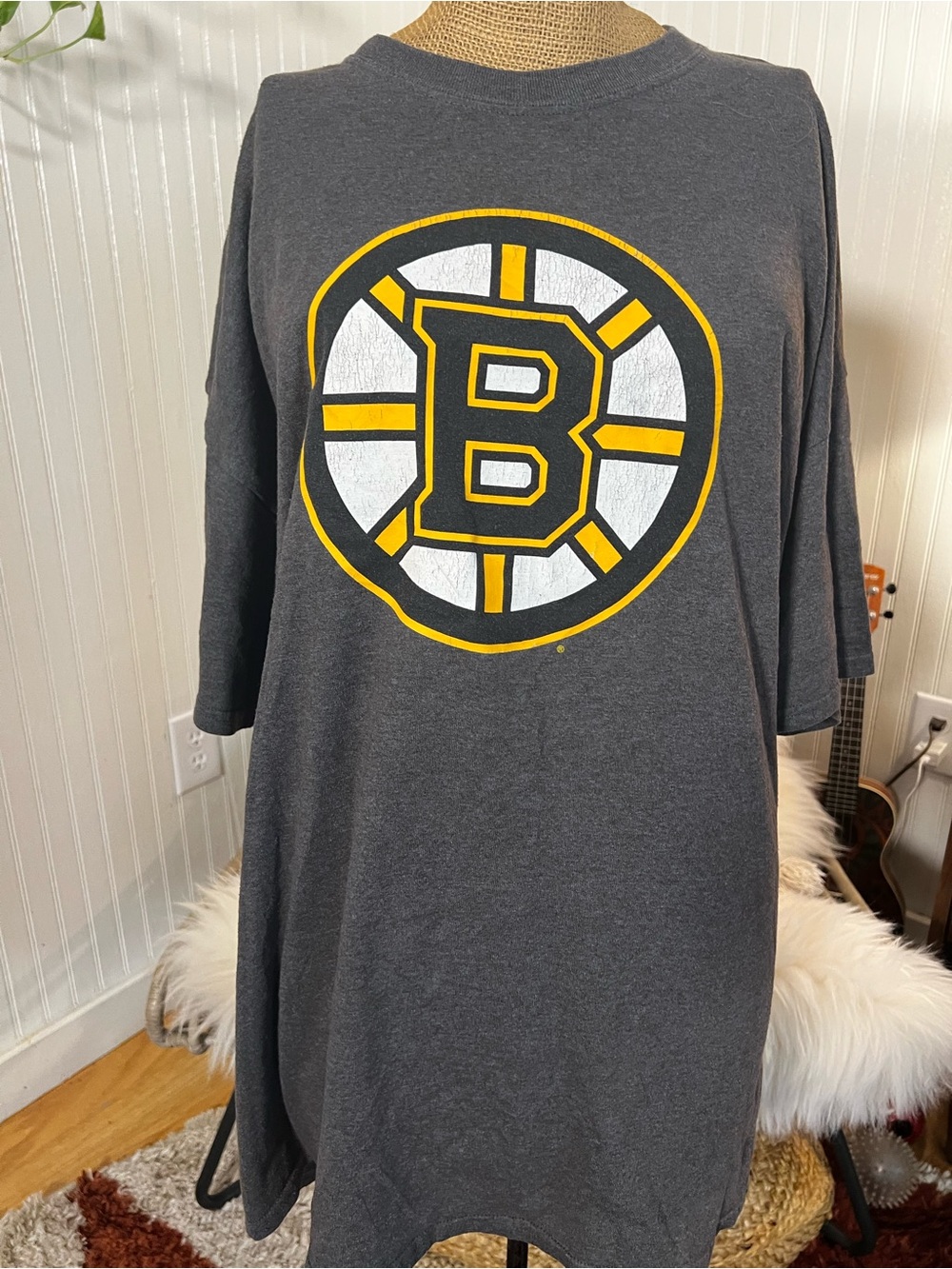 Gray Boston Bruins Graphic Tee - Official Hockey Logo